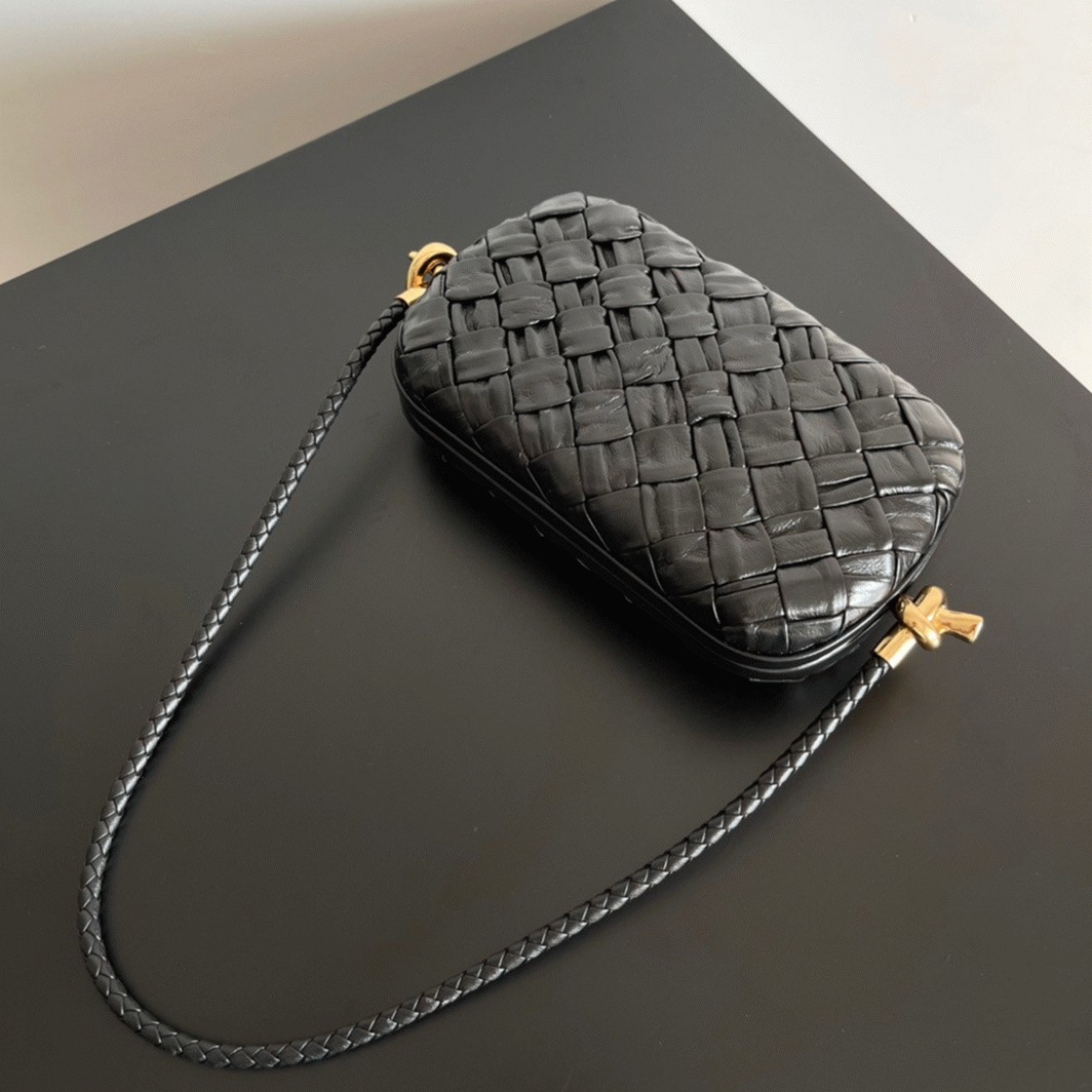 Replica B0tt*ga Ven*ta Knot Minaudiere On Strap Black Foulard Intreccio Leather