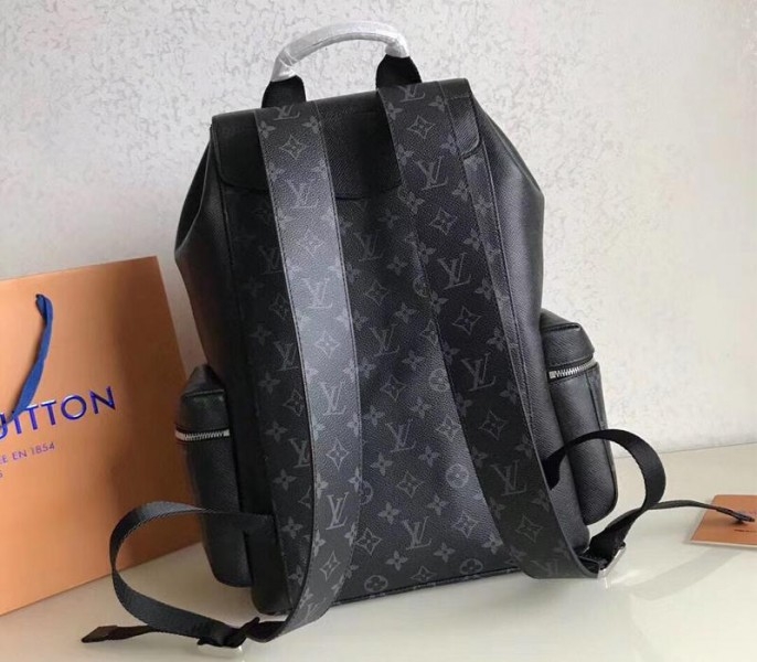 L0vis Vvtt0n Taiga Leather Outdoor Backpack In Eclipse Black