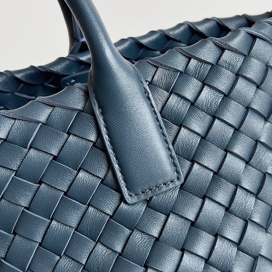 Top Quality Fake B0tt*ga Ven*ta Cabat Mini Bag In Navy Blue Intrecciato Lambskin