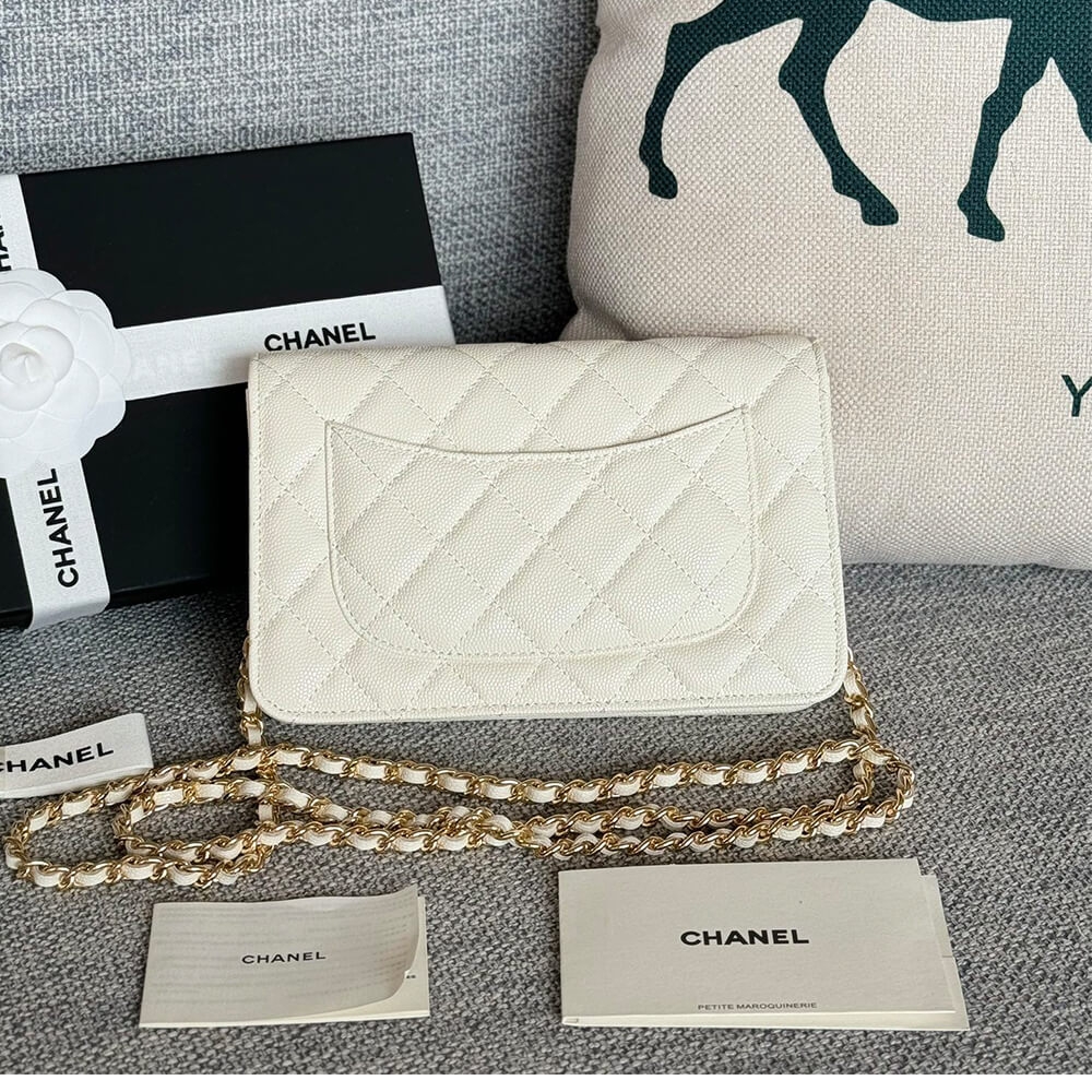 Ch**el classic chain wallet