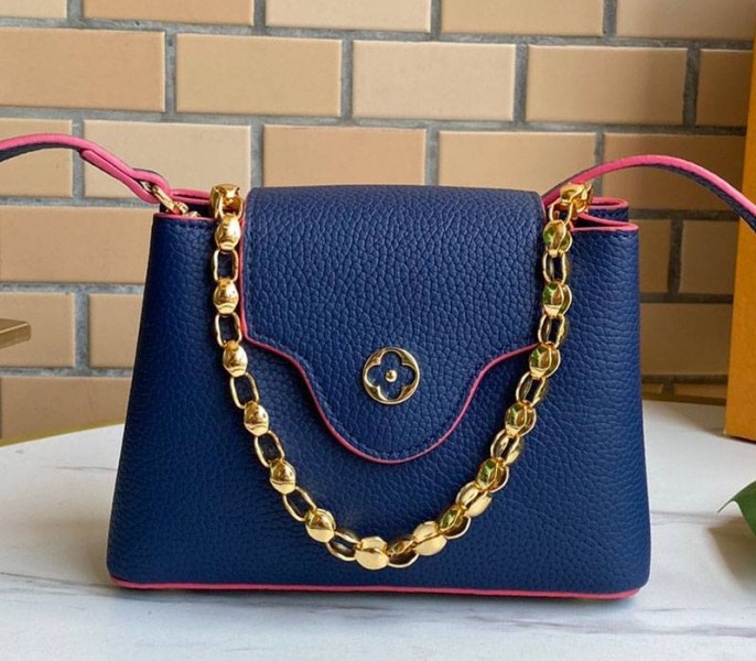 L0vis Vvtt0n Capucines Mini Chain Bag In Navy Blue