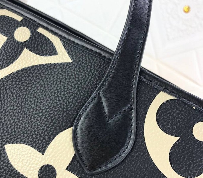 L0vis Vvtt0n Neverfull MM Tote In Black