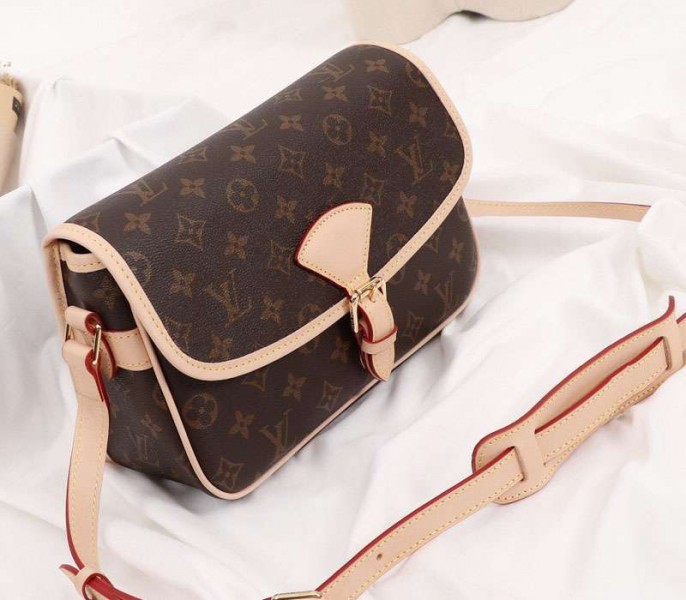 L0vis Vvtt0n Monogram Canvas Sologne PM Bag