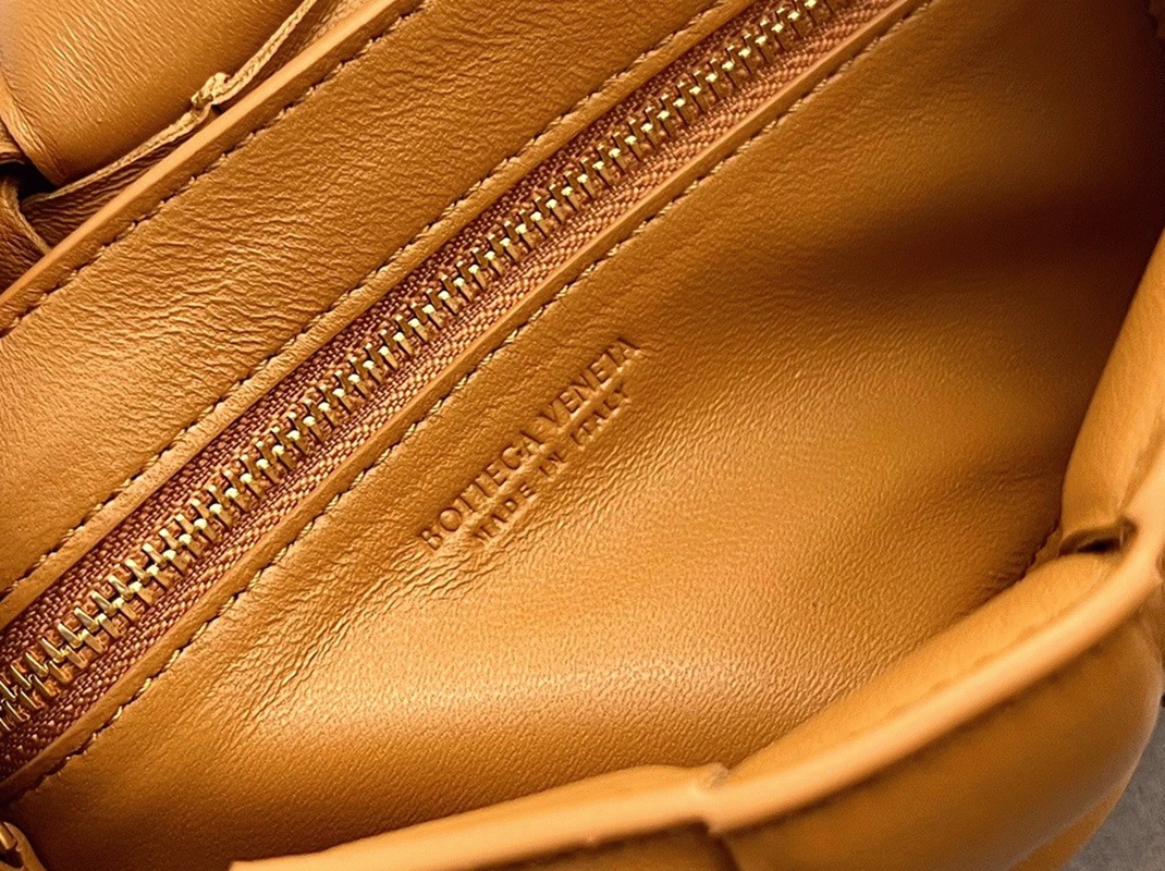 Faux B0tt*ga Ven*ta Small Padded Cassette Bag Camel