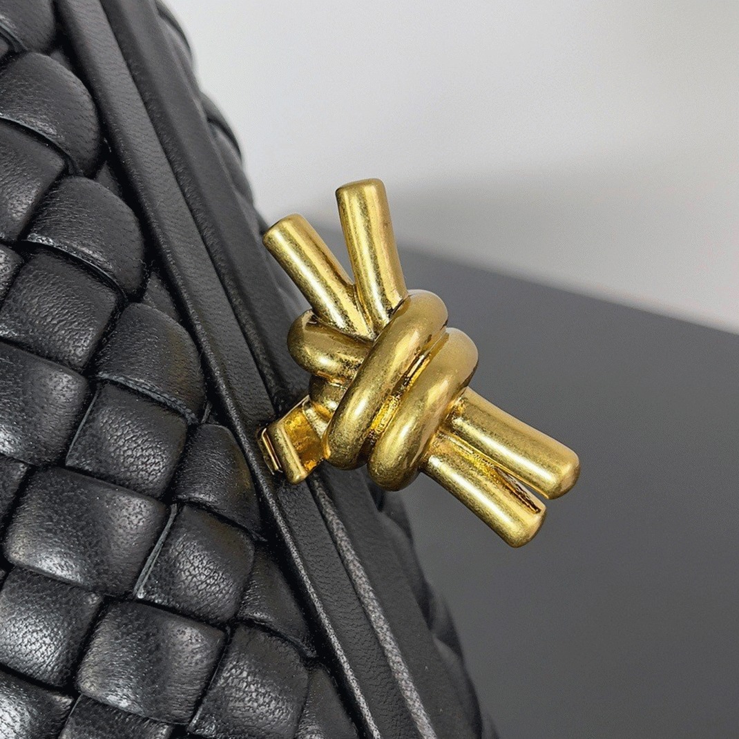 Fake B0tt*ga Ven*ta Knot Minaudiere Clutch Black
