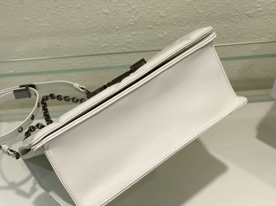 D10r 30 Montaigne Chain Bag with Handle Replica in White Lambskin