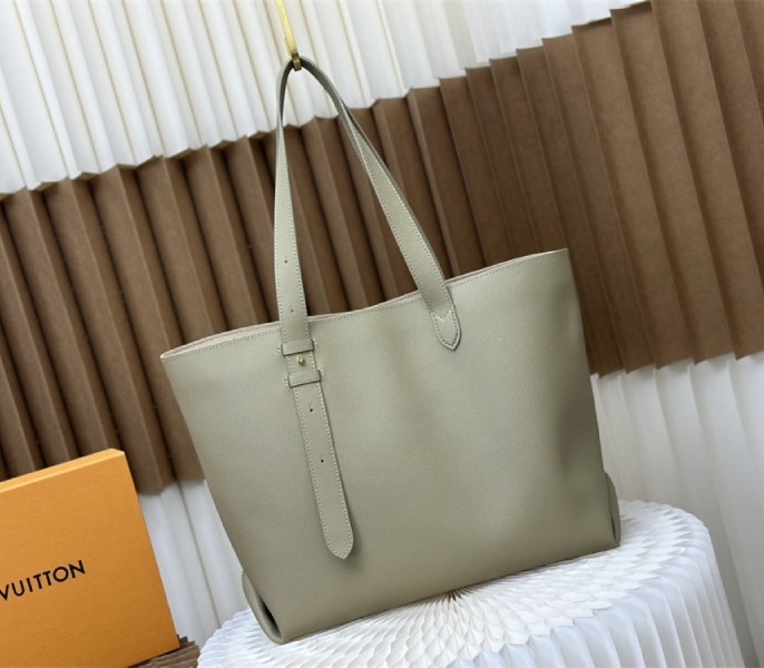 L0vis Vvtt0n Low Key Cabas MM Bag In Limestone Gray