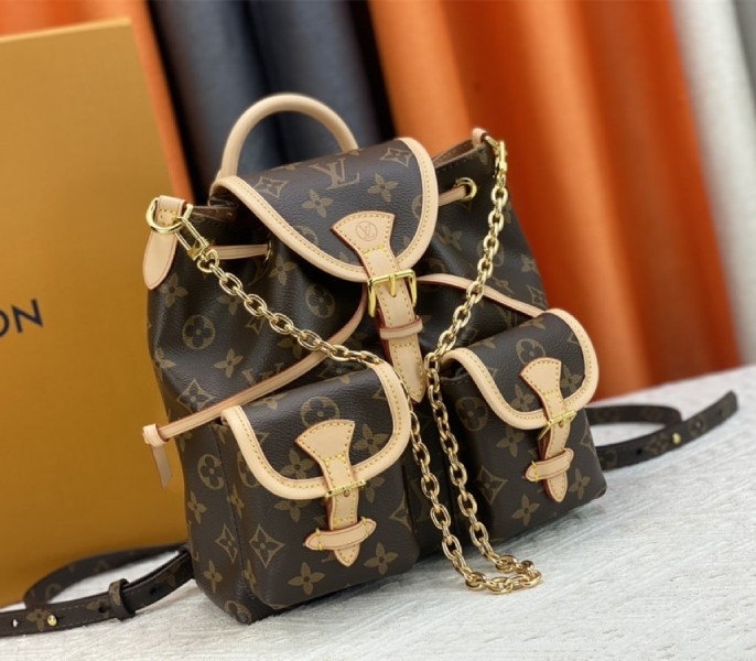 L0vis Vvtt0n Monogram Canvas Excursion PM Backpack