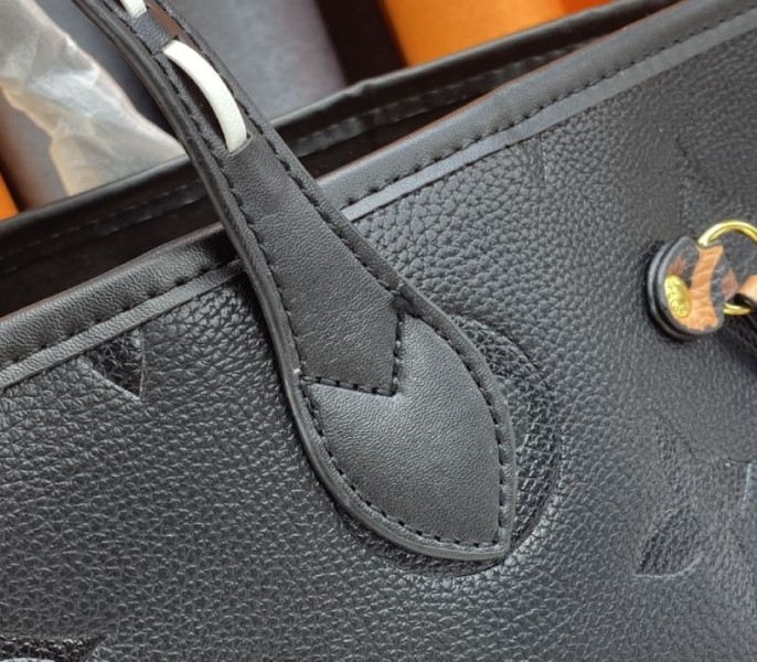 L0vis Vvtt0n Monogram Empreinte Wild At Heart Neverfull MM Tote In Black