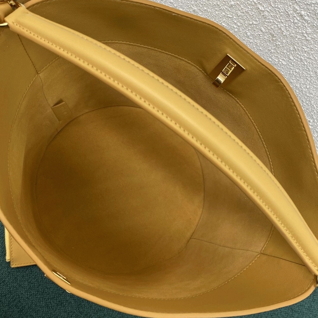 Top Quality Knockoff Ce1i*e Bucket 16 Bag In Yellow Soft Bare Calfskin