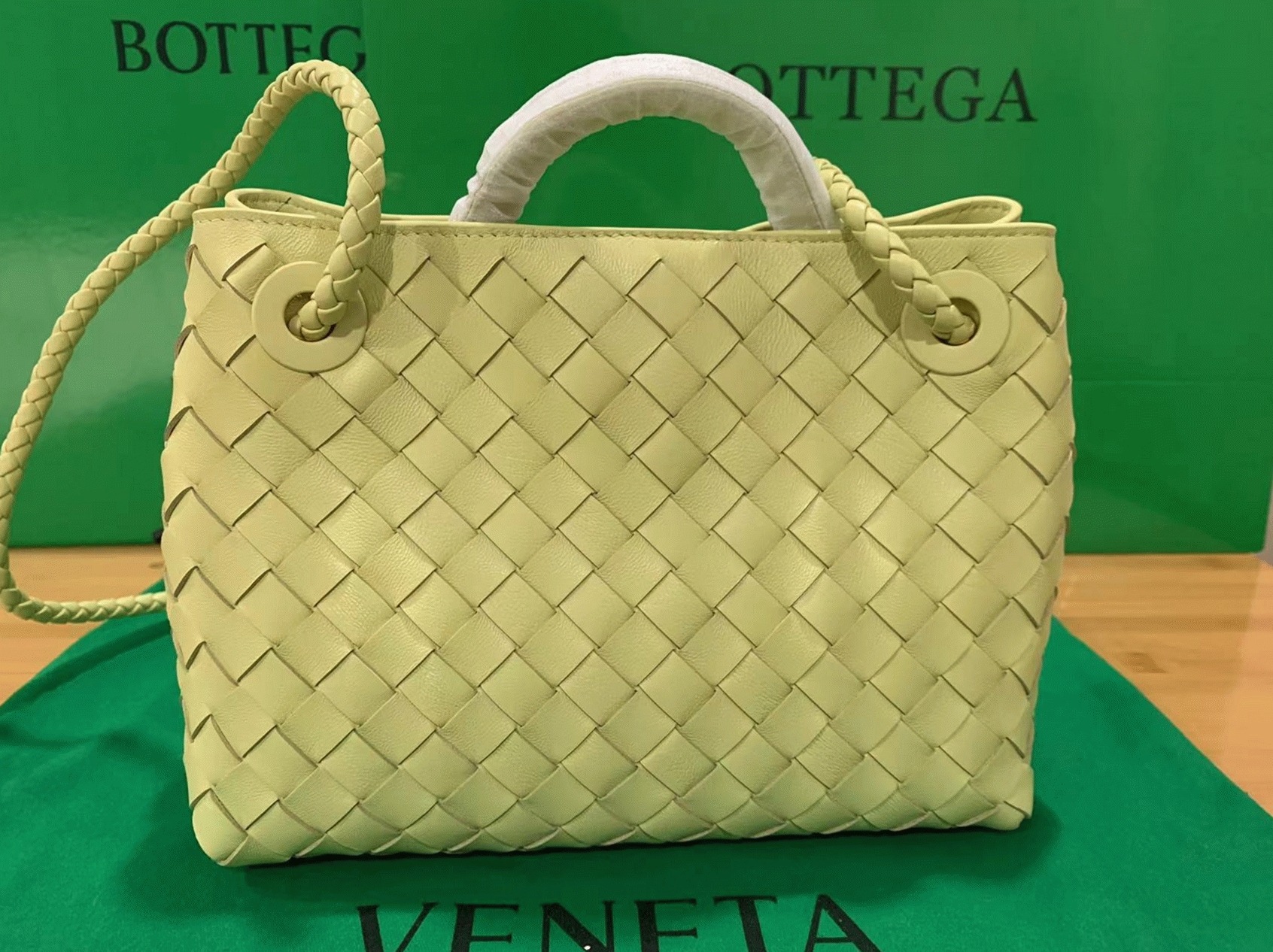 Replica B0tt*ga Ven*ta Small Andiamo Bag Ice Cream