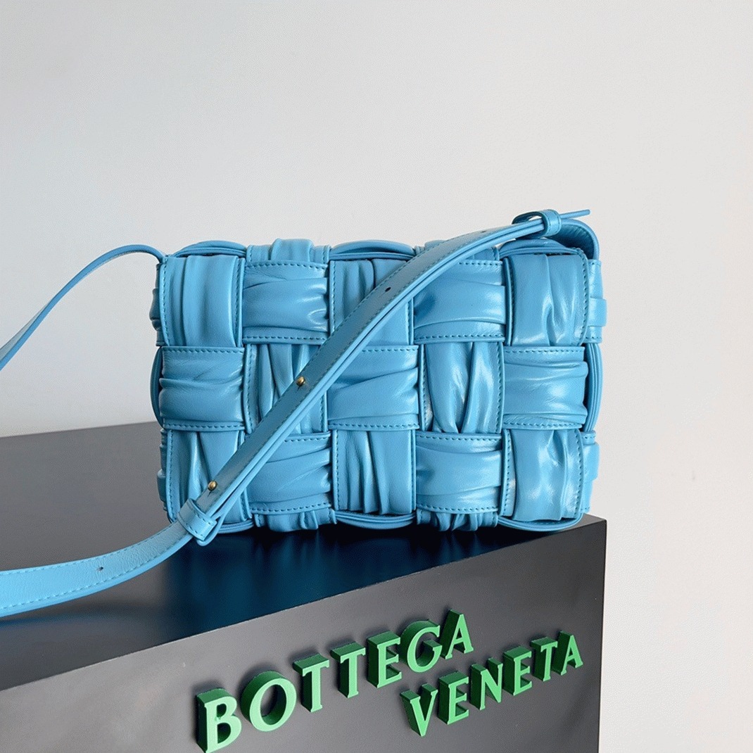 Top Quality B0tt*ga Ven*ta Cassette Bag In Pool Foulard Intreccio Calfskin