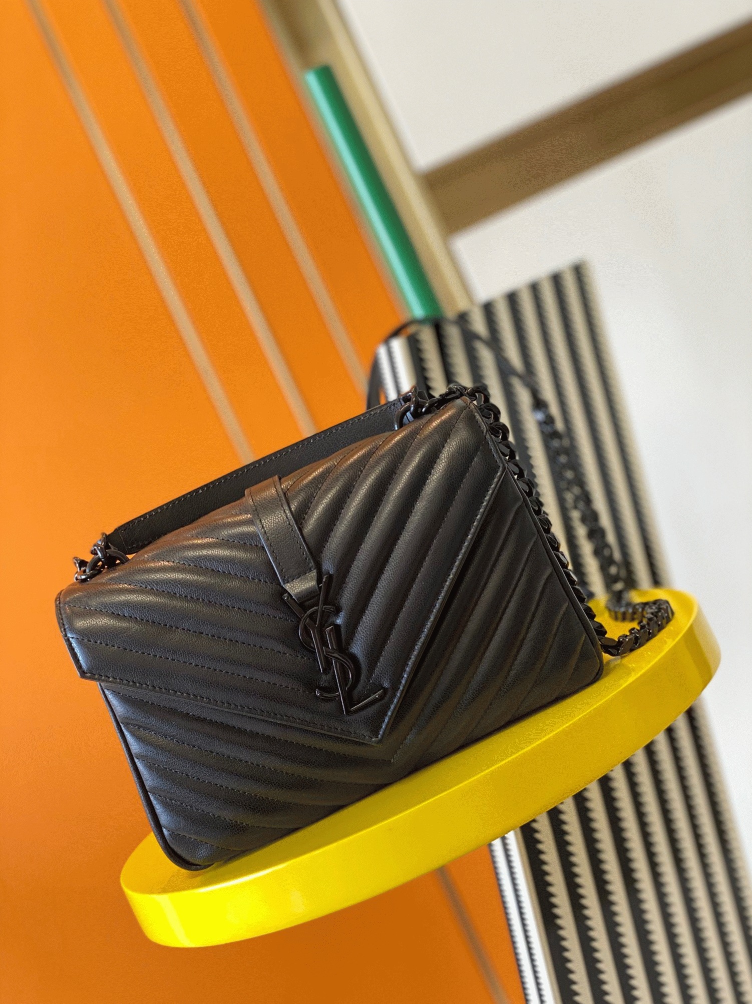 Replica Sa1nt Lau*nt College Medium Chain Bag with Black