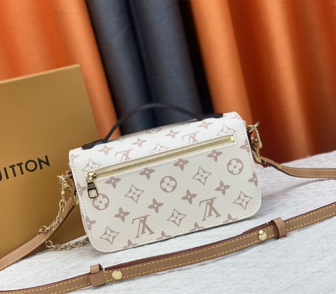 L0vis Vvtt0n Monogram Dune Canvas Metis East West Pochette