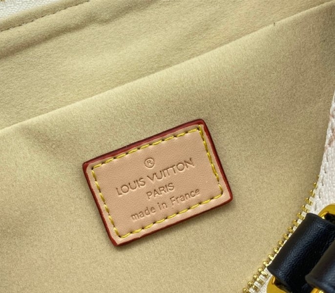 L0vis Vvtt0n Monogram Dune Canvas Speedy 20 Handbag With Strap
