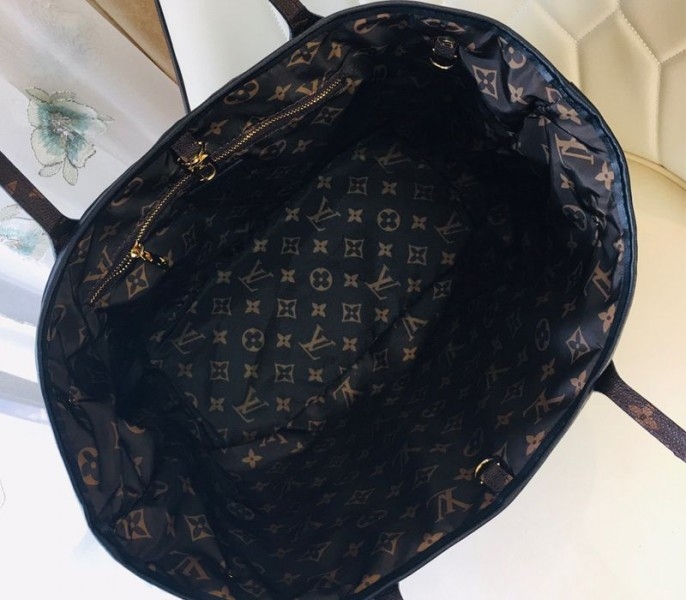 L0vis Vvtt0n Econyl Regenerated Nylon Neverfull MM Tote In Black