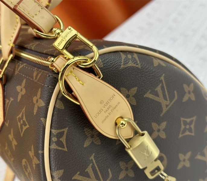 L0vis Vvtt0n Monogram Canvas Speedy P9 Bandouliere 30 Bag