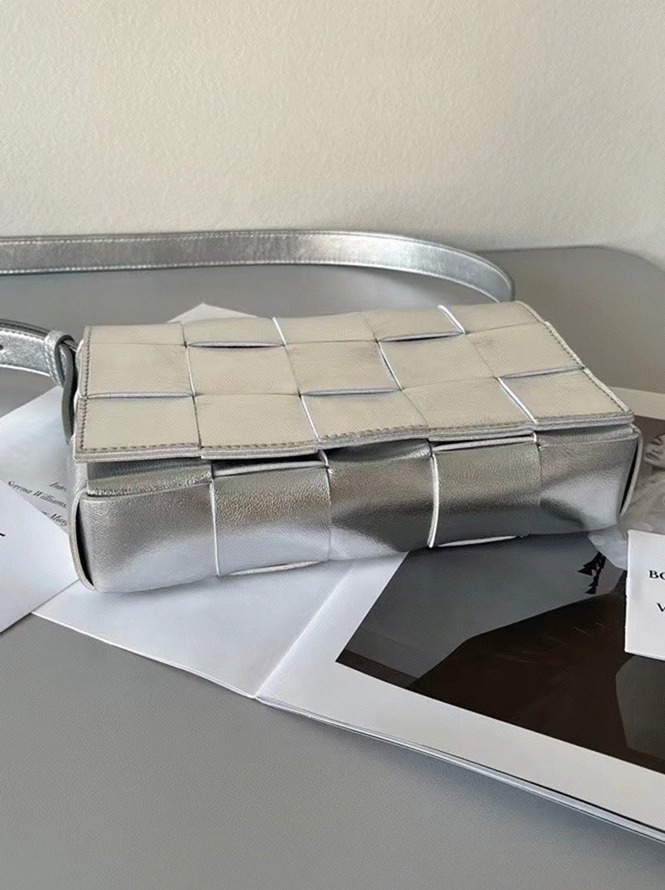 Top Quality Knockoff B0tt*ga Ven*ta Cassette Bag In Silver