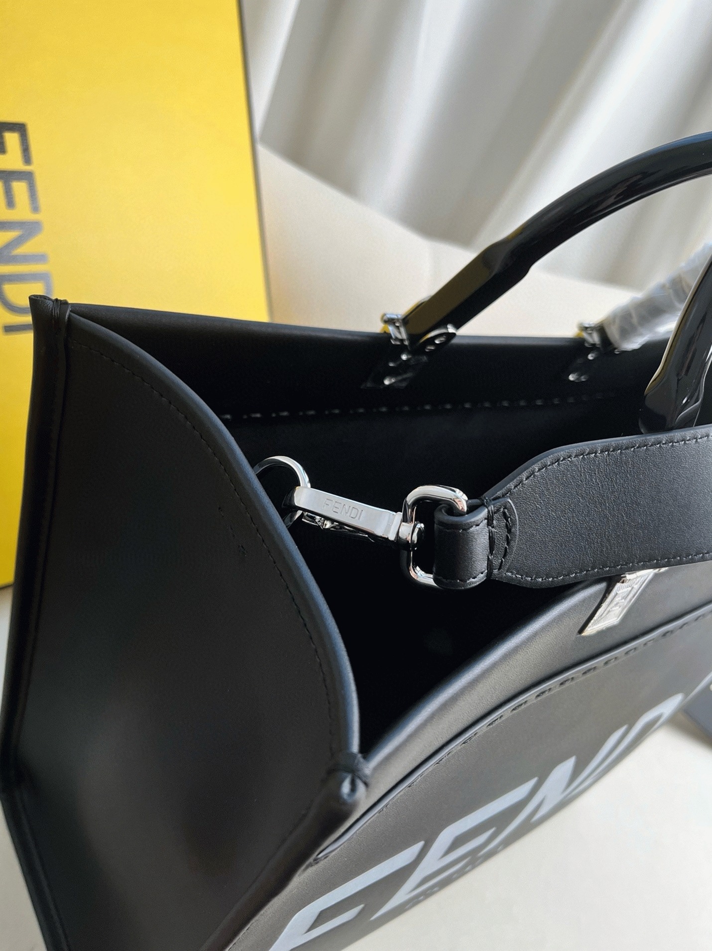 Top Quality Knockoff F**di Sunshine Medium Tote Bag In Noir Calfskin