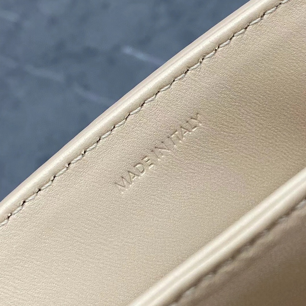 Top Quality Imitation Ce1i*e Triomphe Teen Bag In Nude