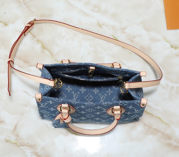 monogram De*1m onthego pm in blue