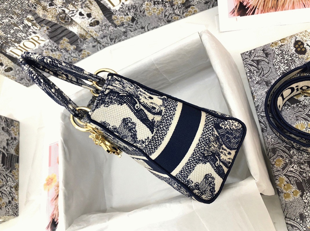 D10r Lady D-Lite Medium Bag Knockoff in Blue Toile de Jouy Embroidery