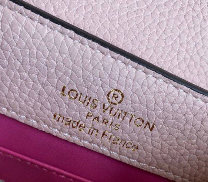 L0vis Vvtt0n Capucines Mini Chain Bag In Pink