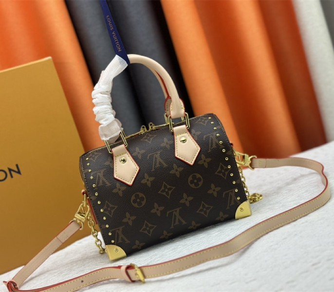 L0vis Vvtt0n Monogram Canvas Cruise 2025 Speedy 20 Trunk Bag In Natural