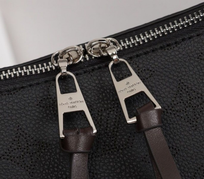 LV Mahina Beaubourg MM Hobo In Black