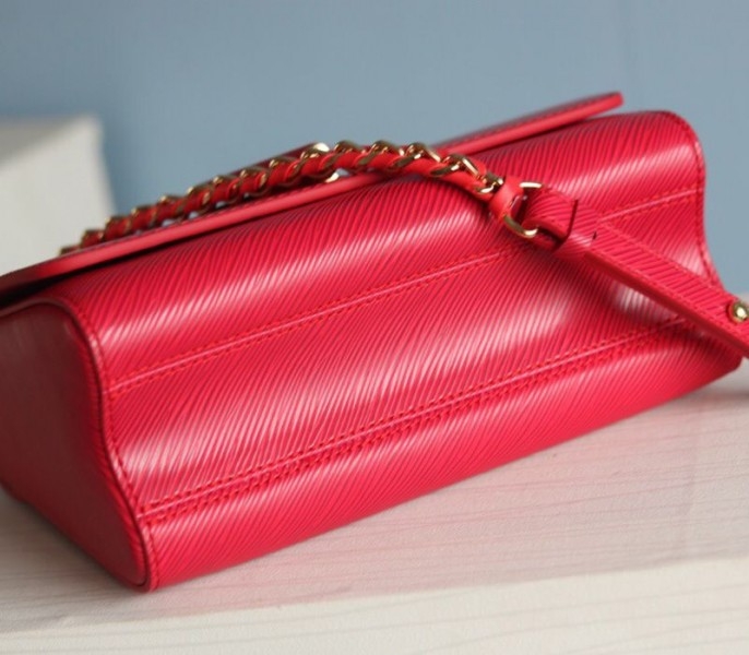 L0vis Vvtt0n Epi Leather Twist MM Bag In Red