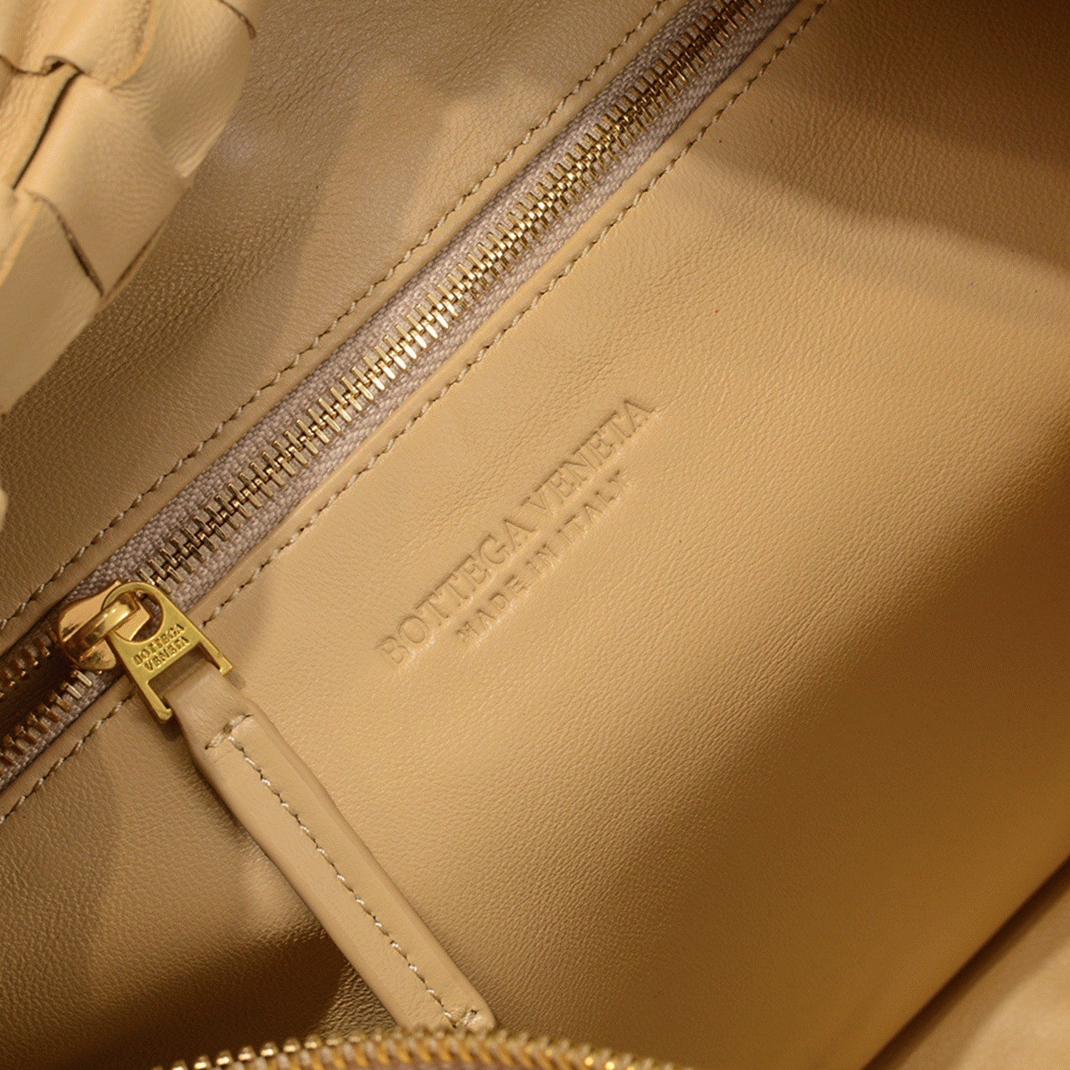 Faux B0tt*ga Ven*ta BV Jodie Teen Bag Porridge