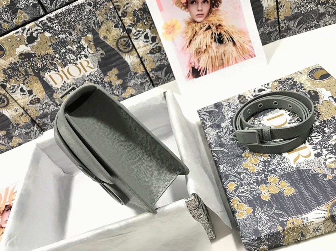 D10r 30 Montaigne Medium Bag Replica in Grey Ultramatte Grained Calfskin