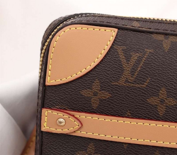 L0vis Vvtt0n Monogram Canvas Soft Trunk Messenger PM Bag