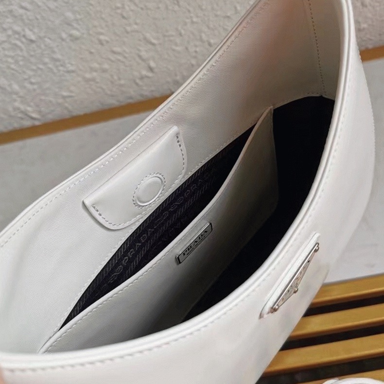White Pra*a Cleo Large Bag Fake