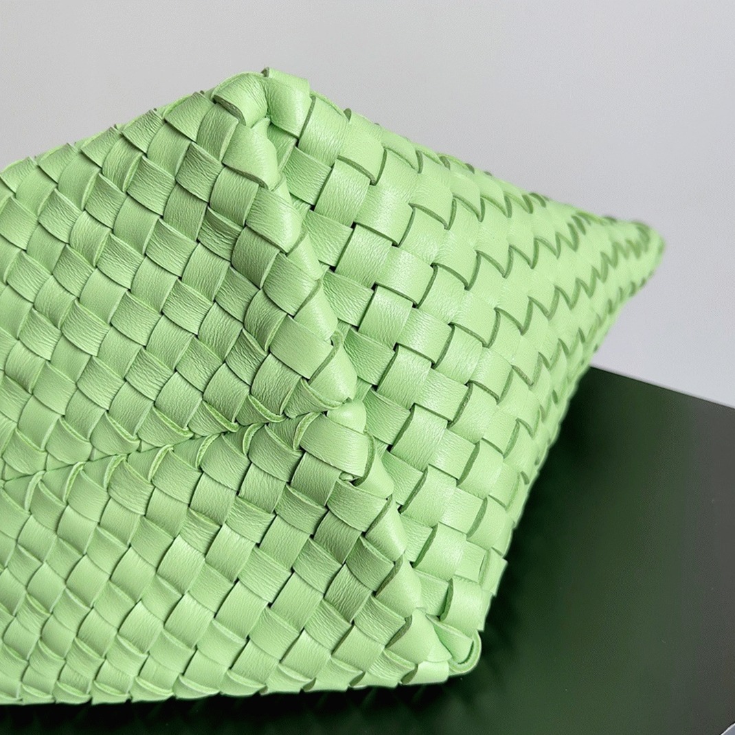 Top Quality Fake B0tt*ga Ven*ta Cabat Medium Bag In Pistachio