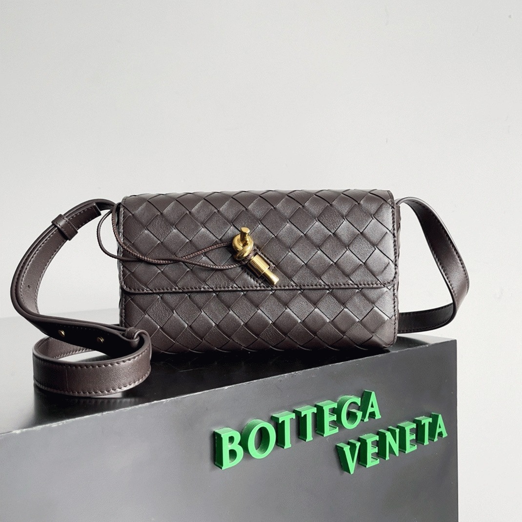 Fake B0tt*ga Ven*ta Mini Andiamo Cross-Body Bag Barolo