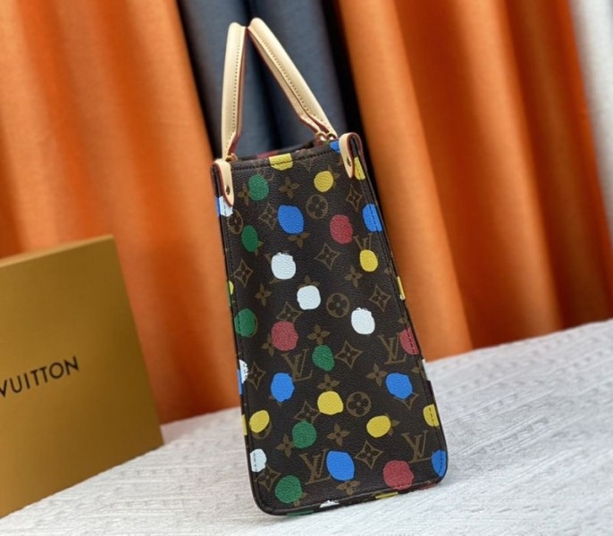 L0vis Vvtt0n X YK Monogram Canvas Onthego MM Tote