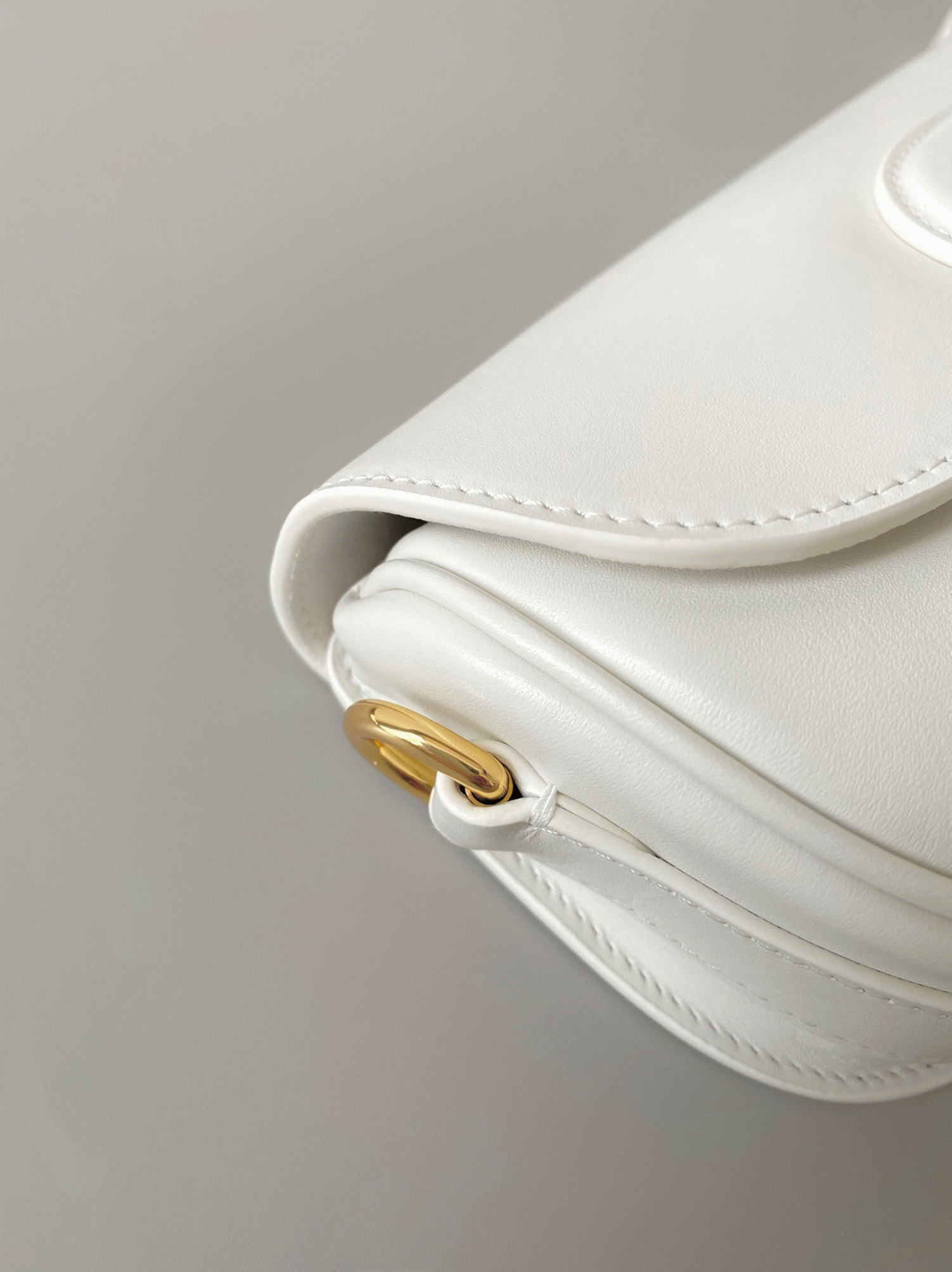 D10r Bobby East-West Bag Fake in White