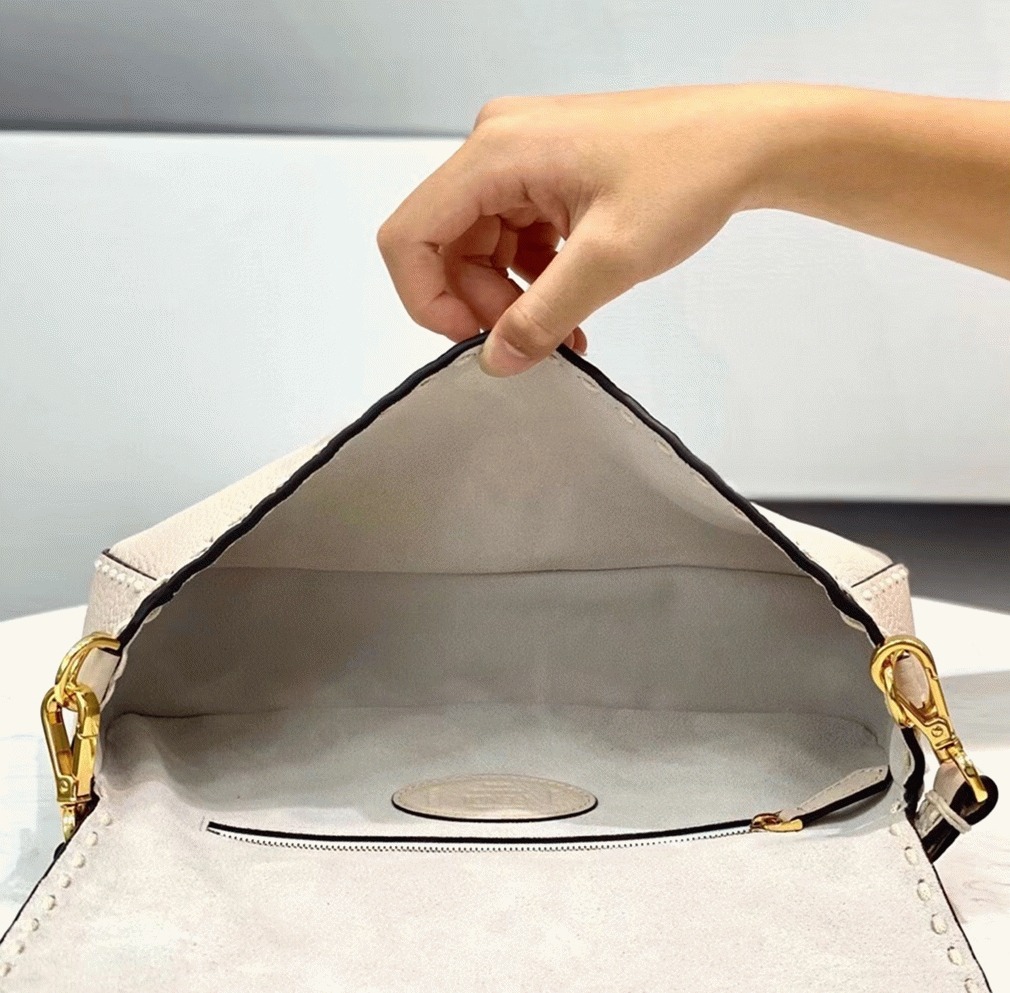 Top Quality Fake F**di Medium Baguette Bag In White