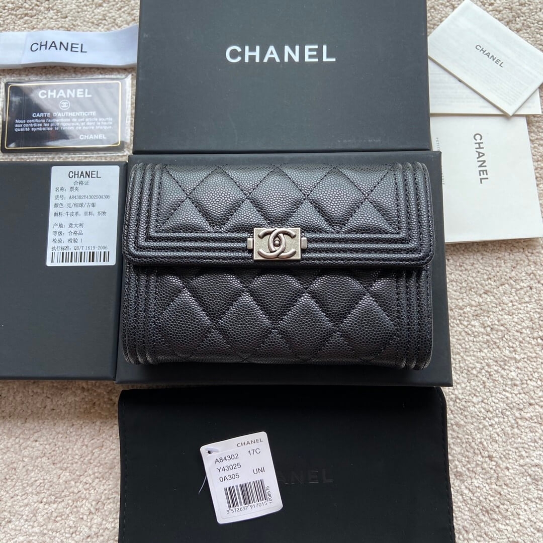Ch**el boy long wallet