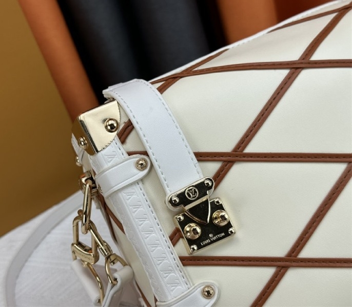 L0vis Vvtt0n Malletage Leather Side Trunk MM In Cream Beige And Chestnut Brown
