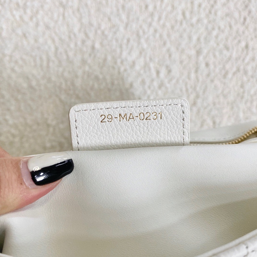 D10r Caro Medium Bag Replica in White