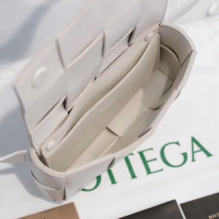 Replica B0tt*ga Ven*ta Cassette Belt Bag White