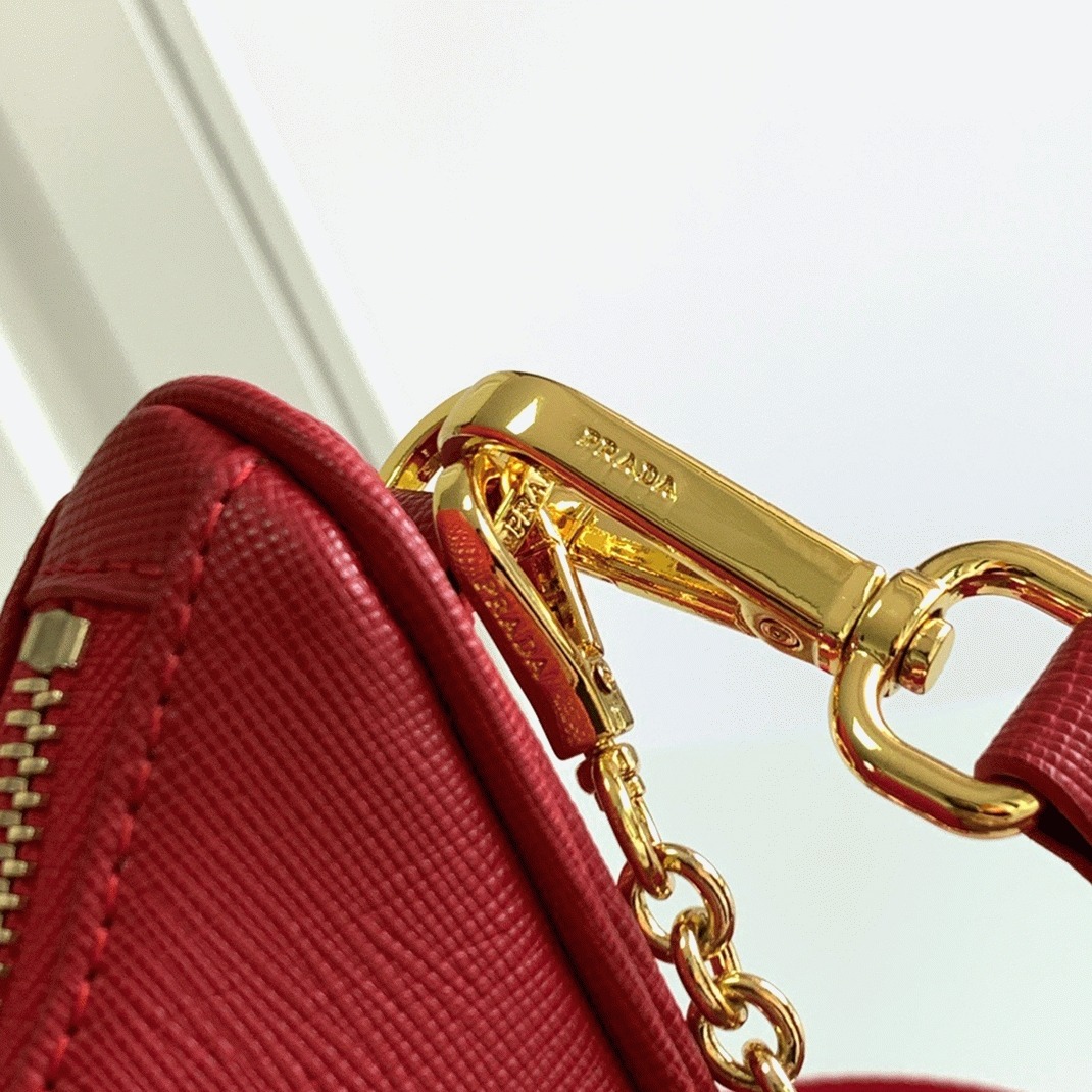 Pra*a Re-Edition 2005 Shoulder Bag Replica in Red