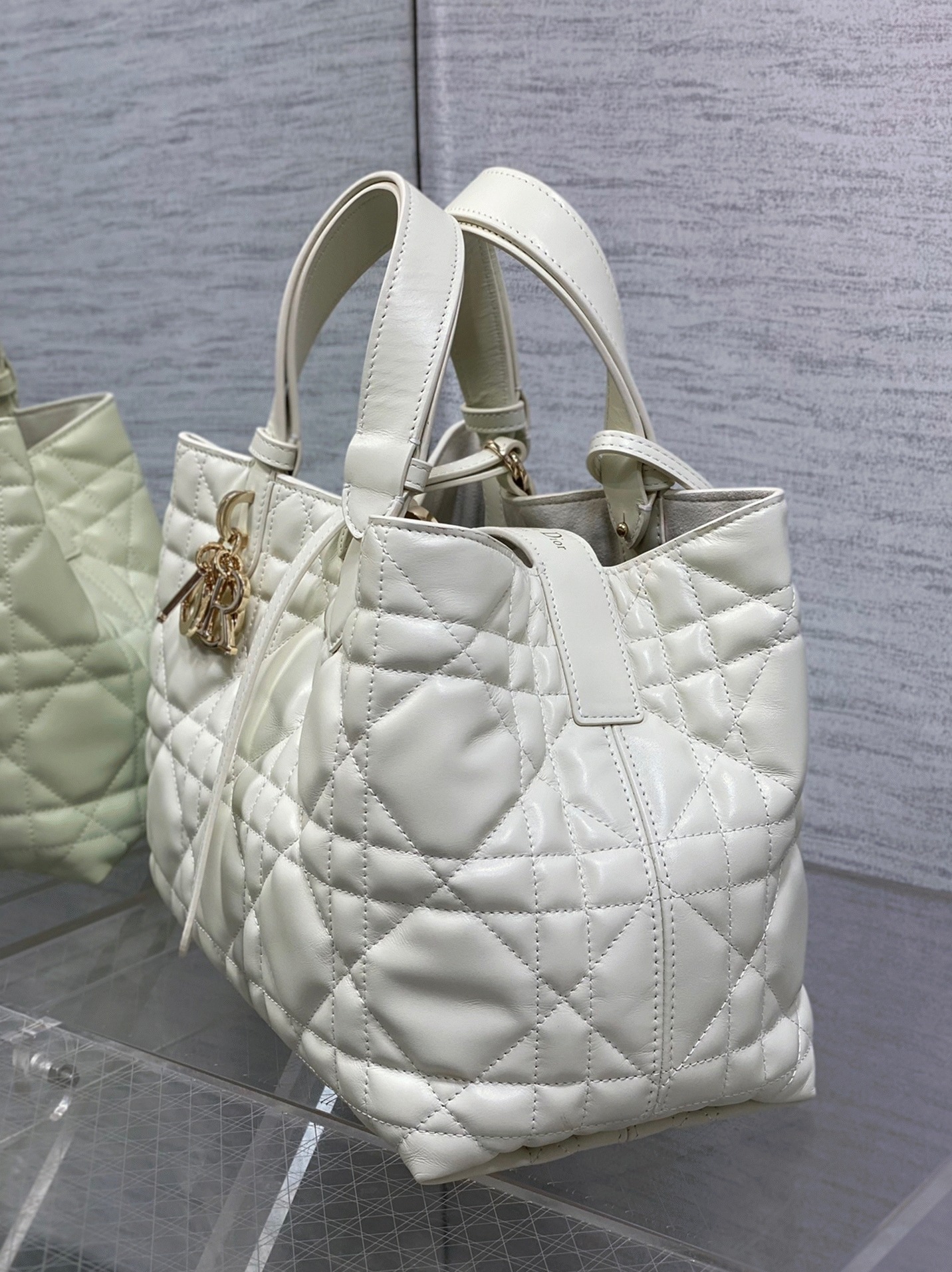 D10r Toujours Medium Bag Knockoff in White Macrocannage Calfskin
