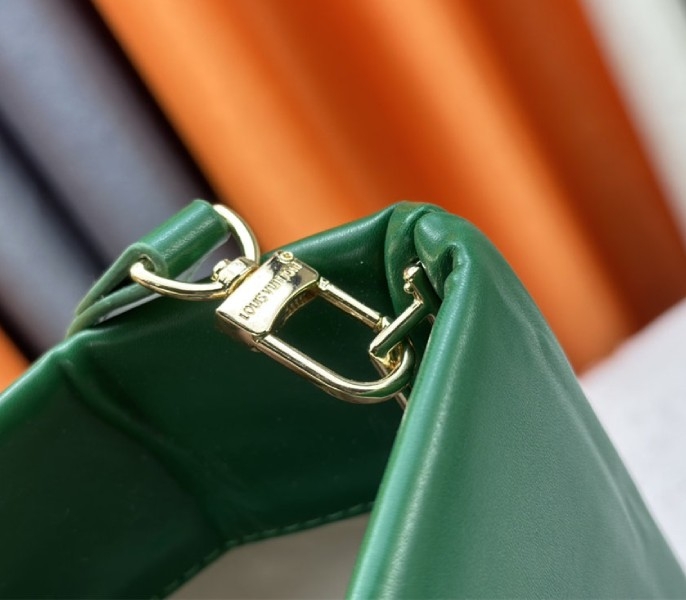 L0vis Vvtt0n Other Leathers Shopper Cabas MM Tote In Green