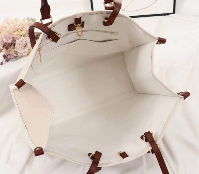 L0vis Vvtt0n Monogram Empreinte Onthego GM Tote In Cream
