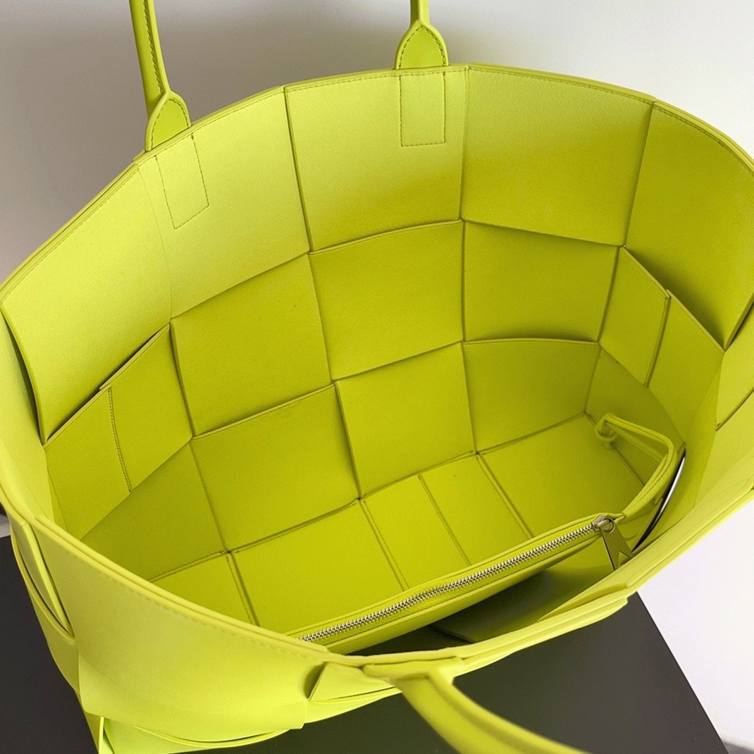 Replica B0tt*ga Ven*ta Large Arco Tote Bag Kiwi