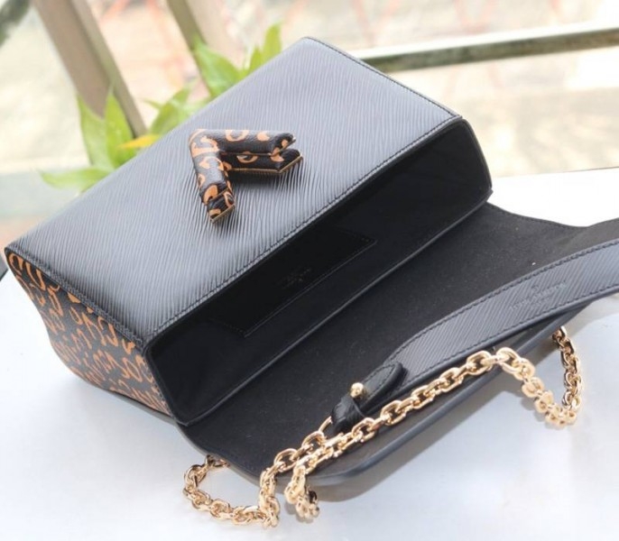 L0vis Vvtt0n Epi Leather Jungle Edition Twist MM Bag In Black