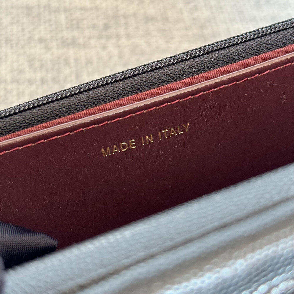 Ch**el classic chain wallet